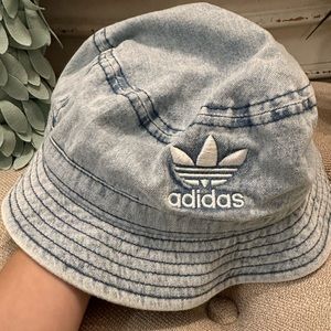 Adidas bucket hat